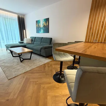 Ella Apartment *